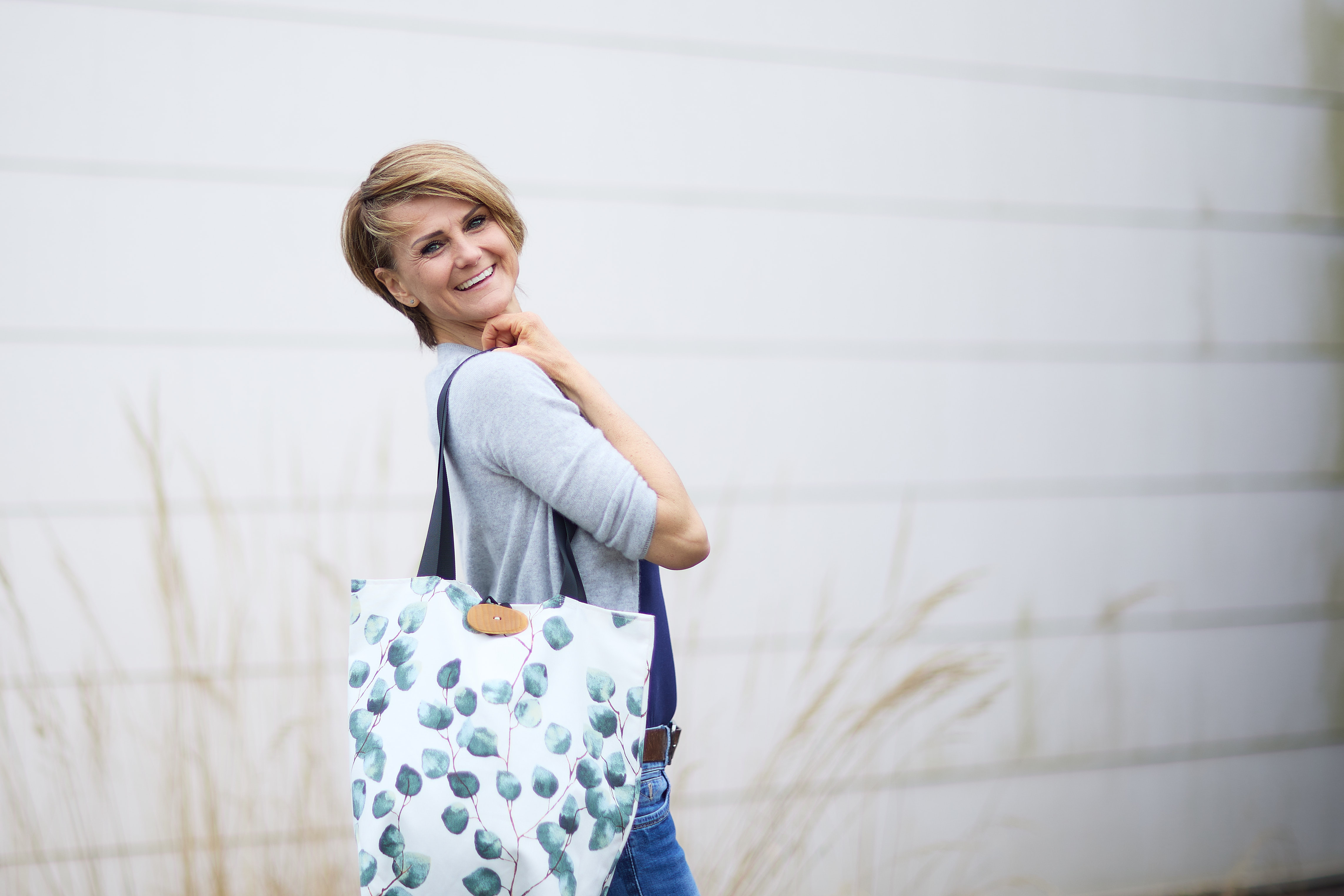 Frau mit Shopper von Emil