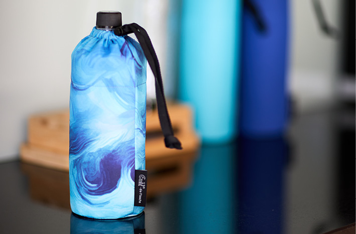 Trinkflasche Glas mit Wasser Motiv