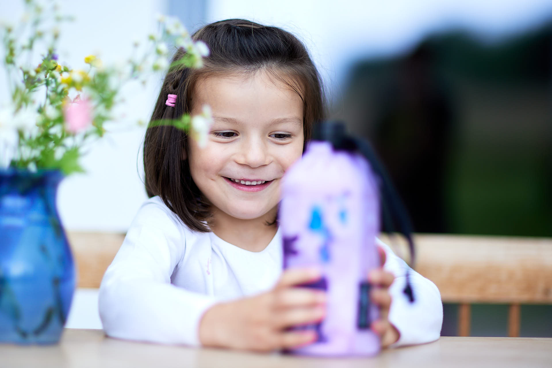 Mädchen mit Emil Trinkflasche